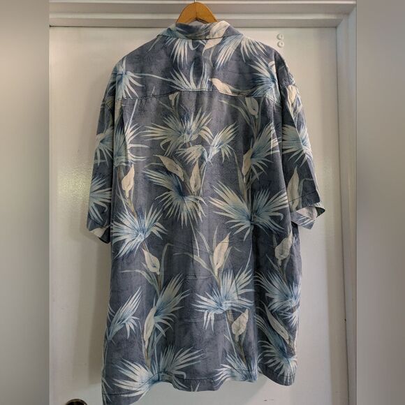 Tommy Bahama Silk Floral Calla Lily Hawaiian Print Button Up Shirt - Picture 5 of 5